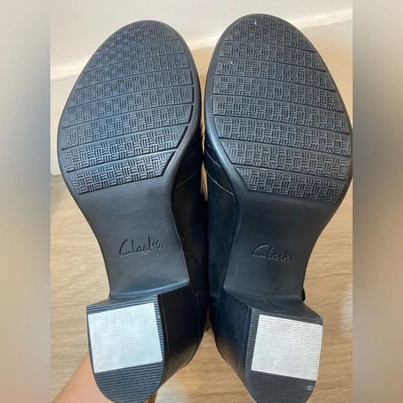 Clarks Black Leather Mary Jane Heels - Picture 4 of 5